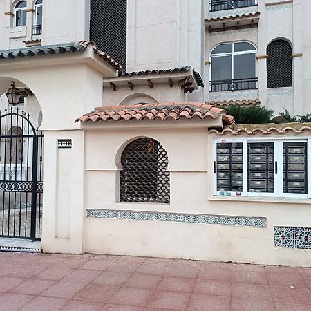 Residencia Alhambra Los Cisnes Торевиеха Екстериор снимка