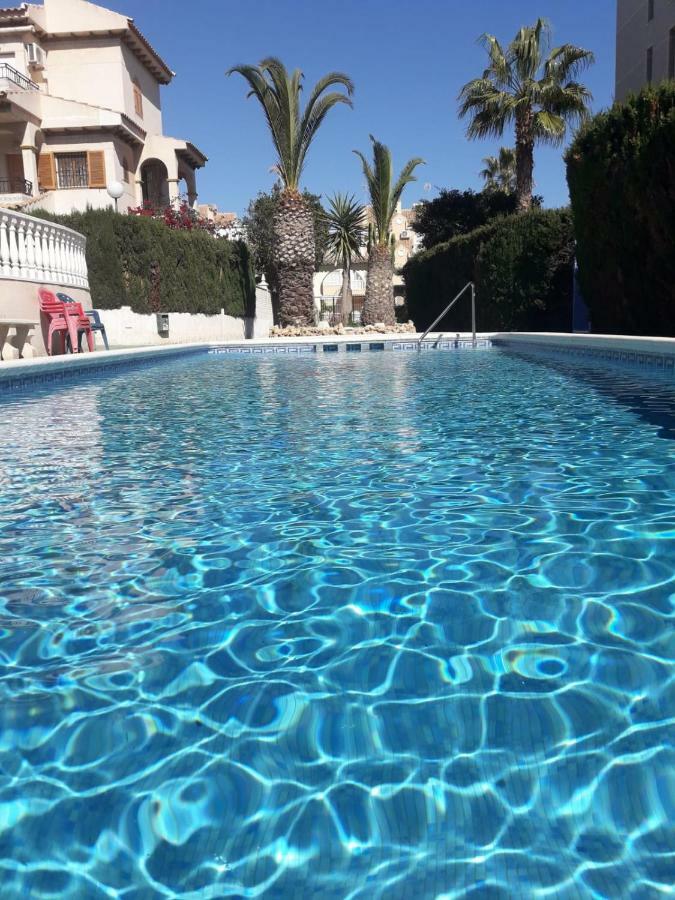 Residencia Alhambra Los Cisnes Торевиеха Екстериор снимка