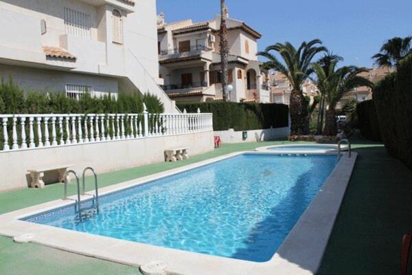 Residencia Alhambra Los Cisnes Торевиеха Екстериор снимка